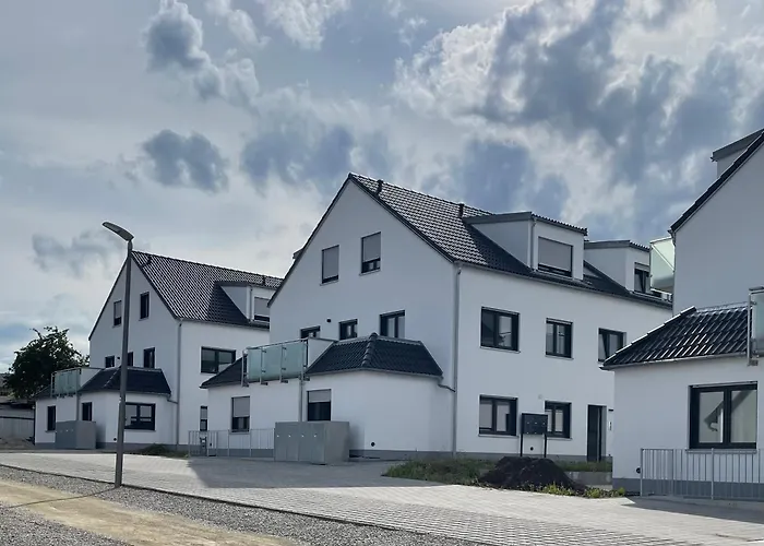 Hochwertige Stilvolle 2 Erdgeschoss Mit Grosser Terasse Und Garten *