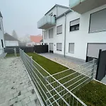 Appartement Hochwertige Stilvolle 2 Erdgeschoss Mit Grosser Terasse Und Garten