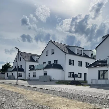 Hochwertige Stilvolle 2 Erdgeschoss Mit Grosser Terasse Und Garten *